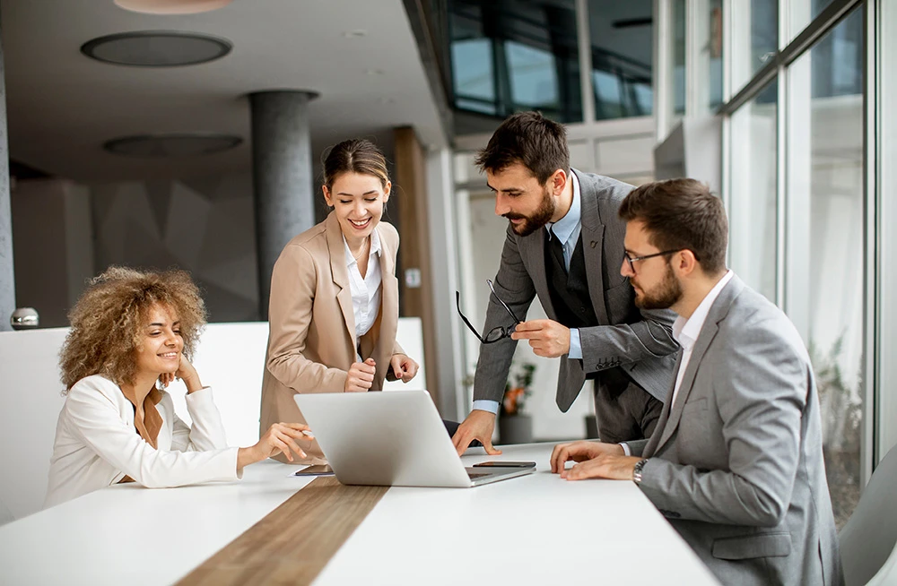Nessa fase, entregamos o material editado para aprovação e se aprovado, finalizamos para entrega total.